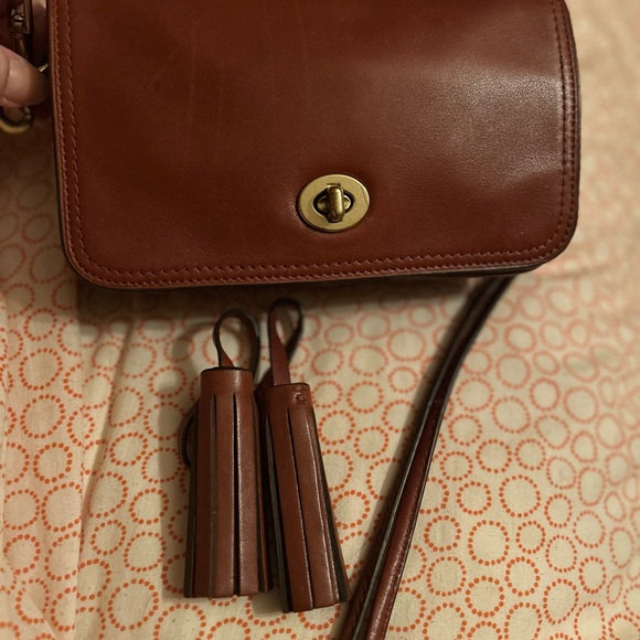 Elegant Brown Leather Crossbody Bag - Picture 8 of 11